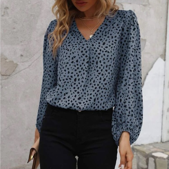 Boho dusty blue Dalmatian print lantern sleeve blouse - Picture 2 of 6